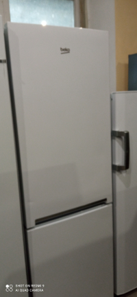 Холодильник Beko RCSA 330K WN